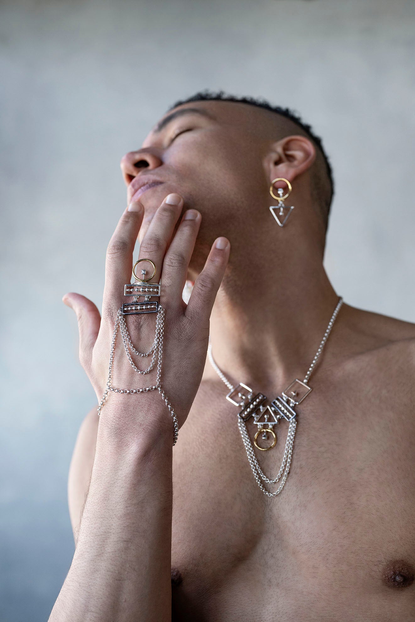 Encircled Triangulation Single Earring